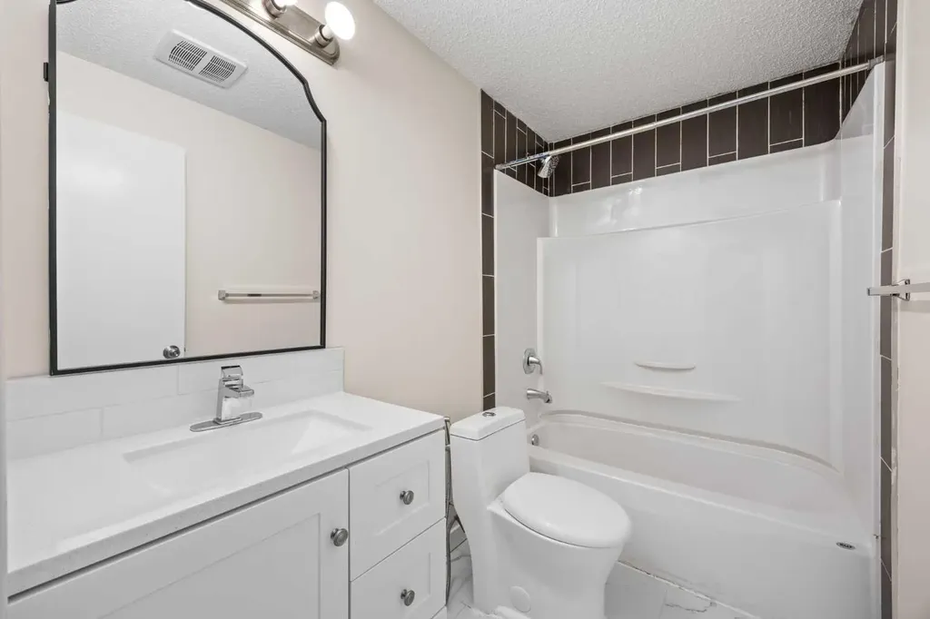 63 Redstone Gardens NE Calgary AB T3N 0J8