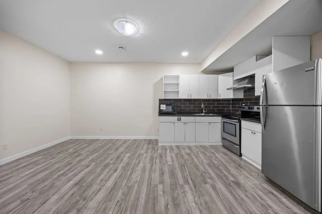 63 Redstone Gardens NE Calgary AB T3N 0J8