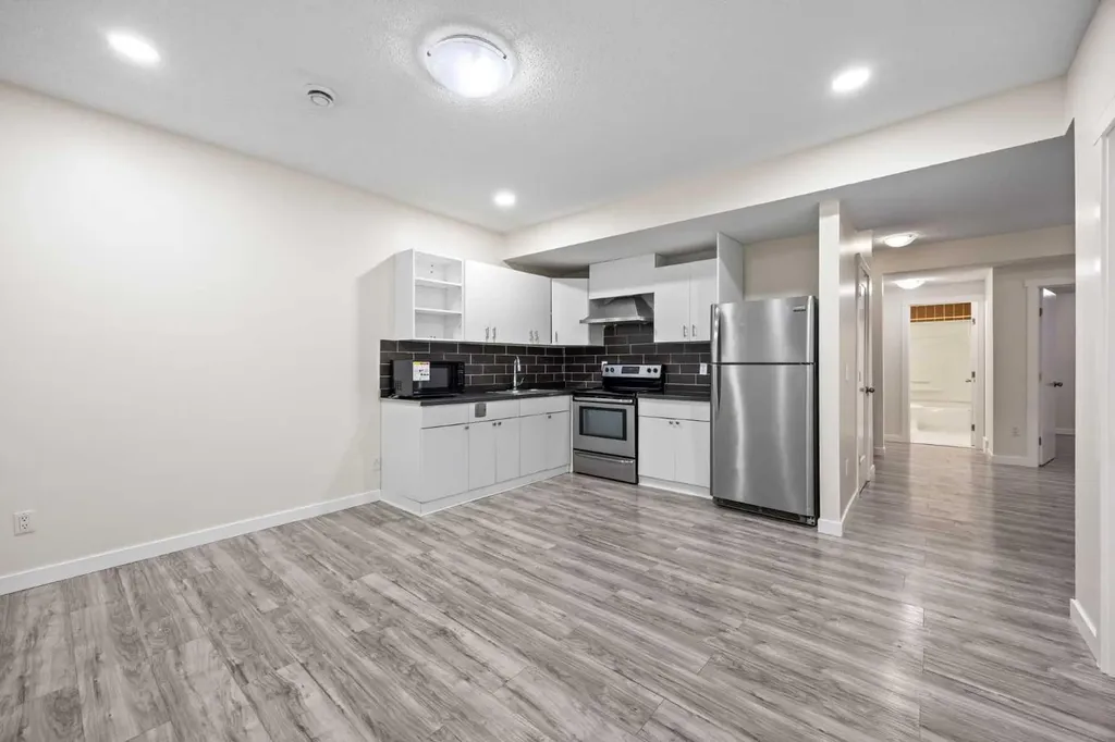 63 Redstone Gardens NE Calgary AB T3N 0J8