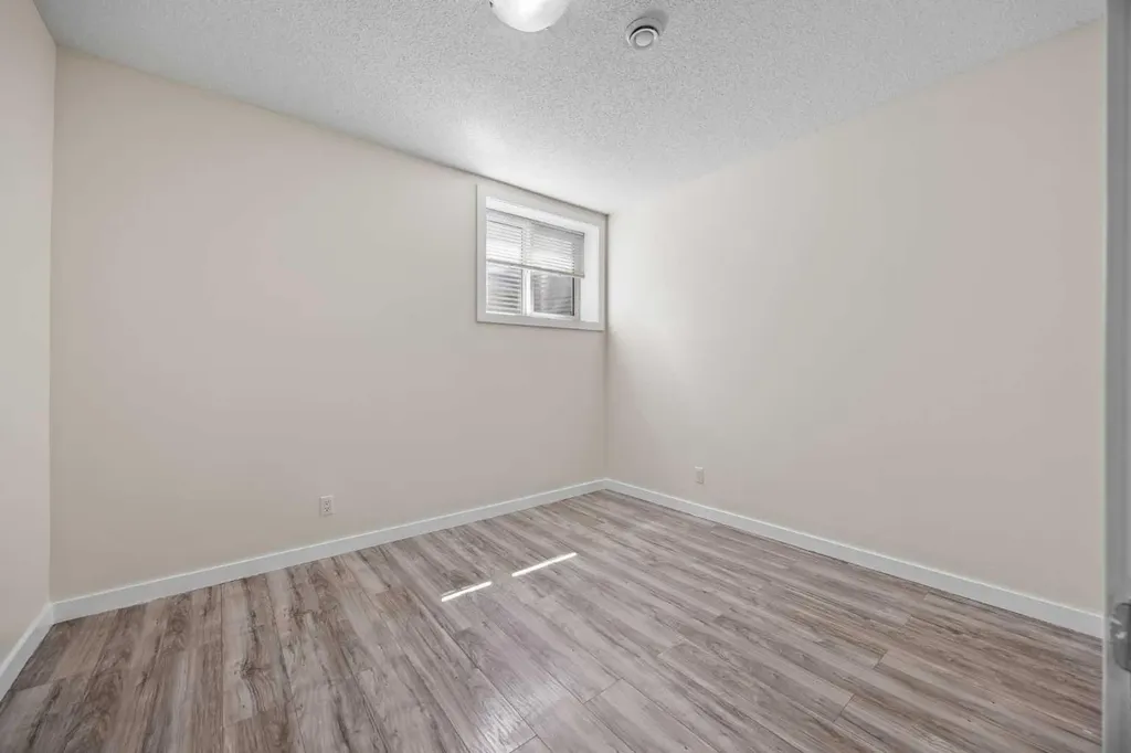 63 Redstone Gardens NE Calgary AB T3N 0J8