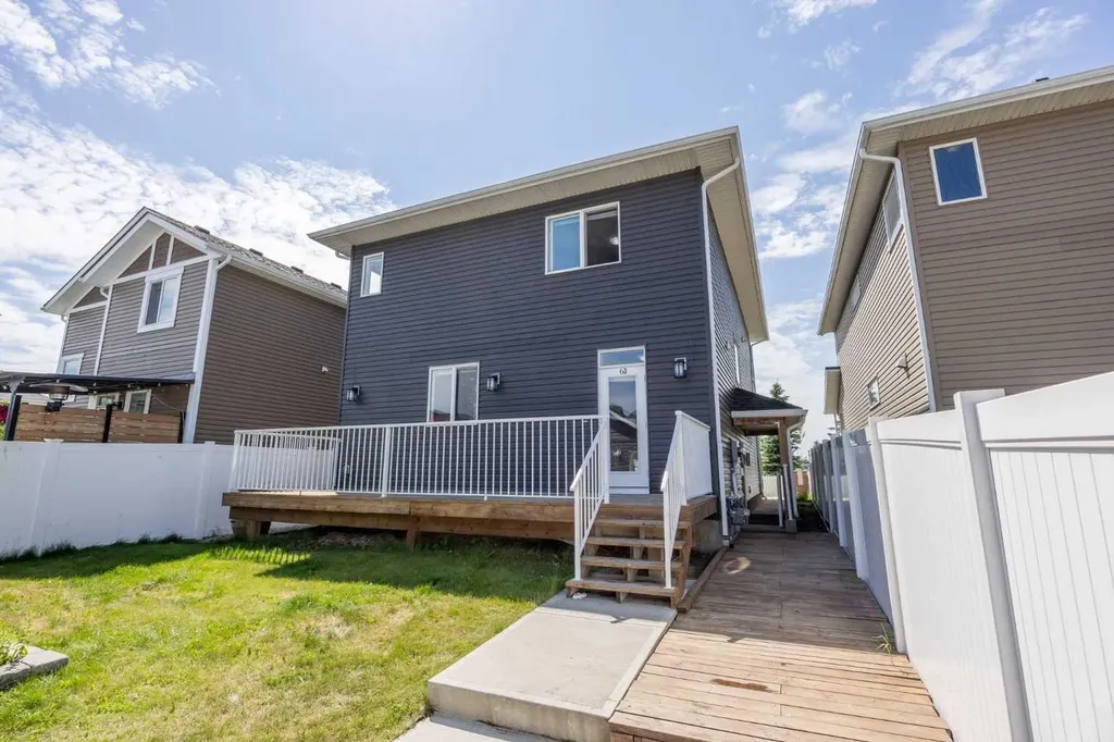 63 Redstone Gardens NE Calgary AB T3N 0J8