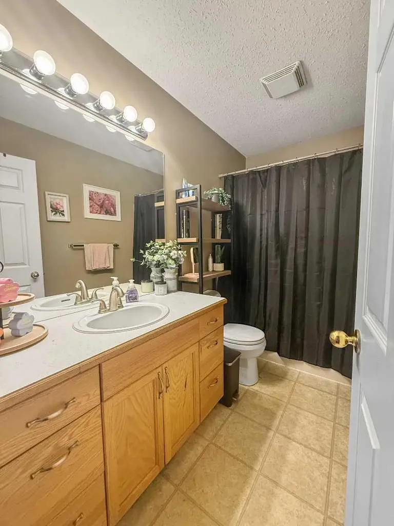 54 Olson Crescent Whitecourt AB T7S1T9