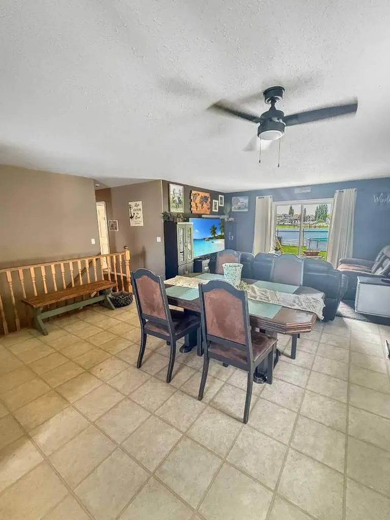 54 Olson Crescent Whitecourt AB T7S1T9
