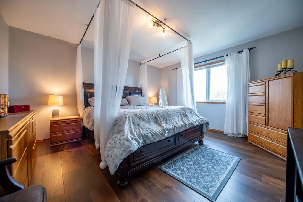 10905 91 Street Grande Prairie AB T8X 1K3