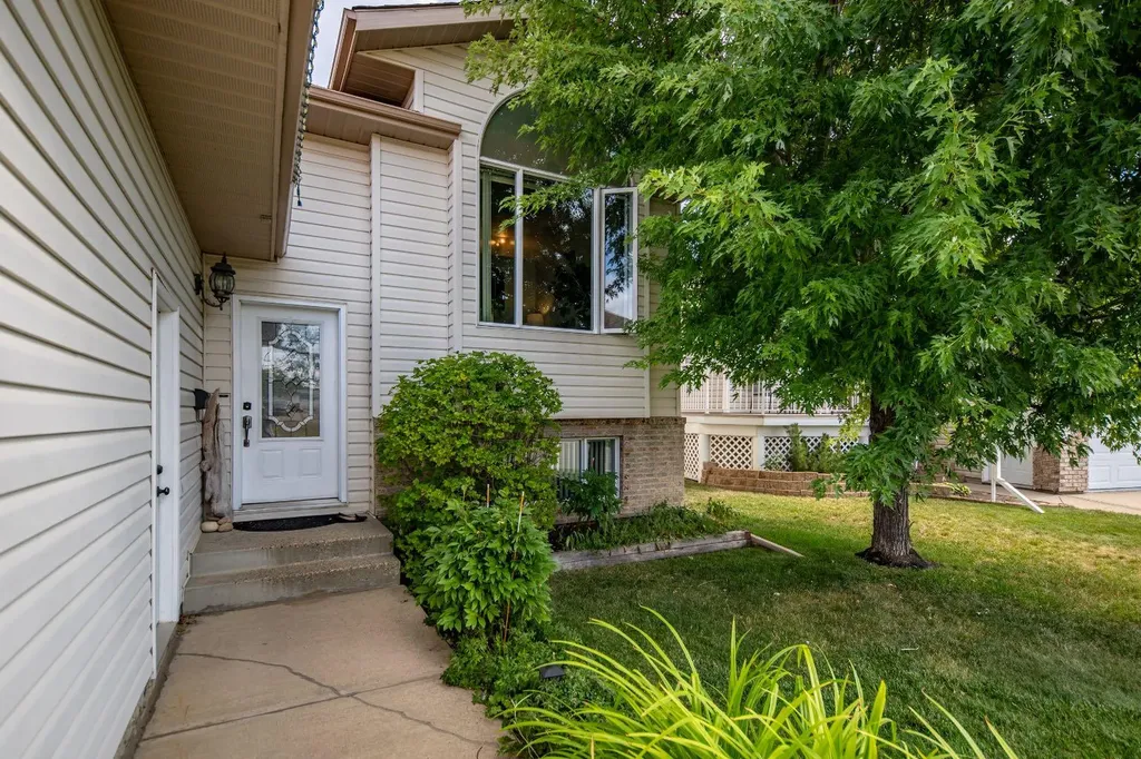 10905 91 Street Grande Prairie AB T8X 1K3