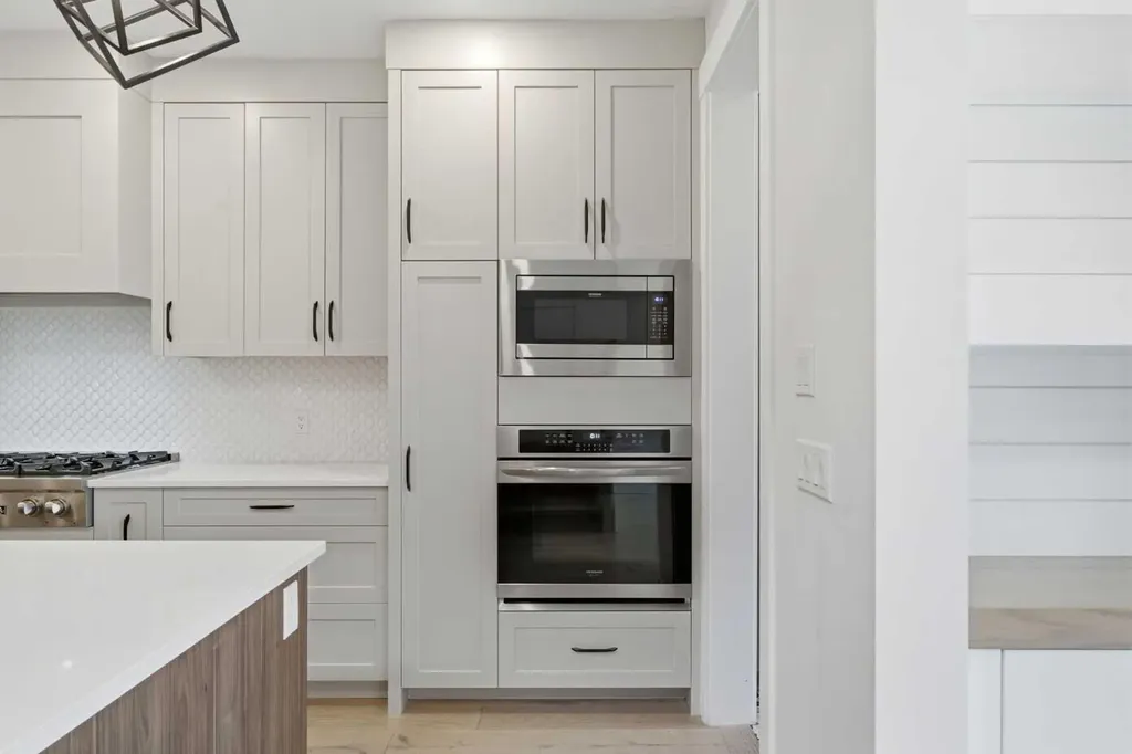 3325 42 Street SW Calgary AB T3E 3M5