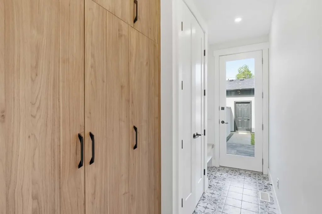 3325 42 Street SW Calgary AB T3E 3M5