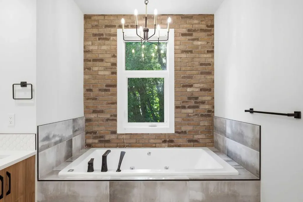 3325 42 Street SW Calgary AB T3E 3M5