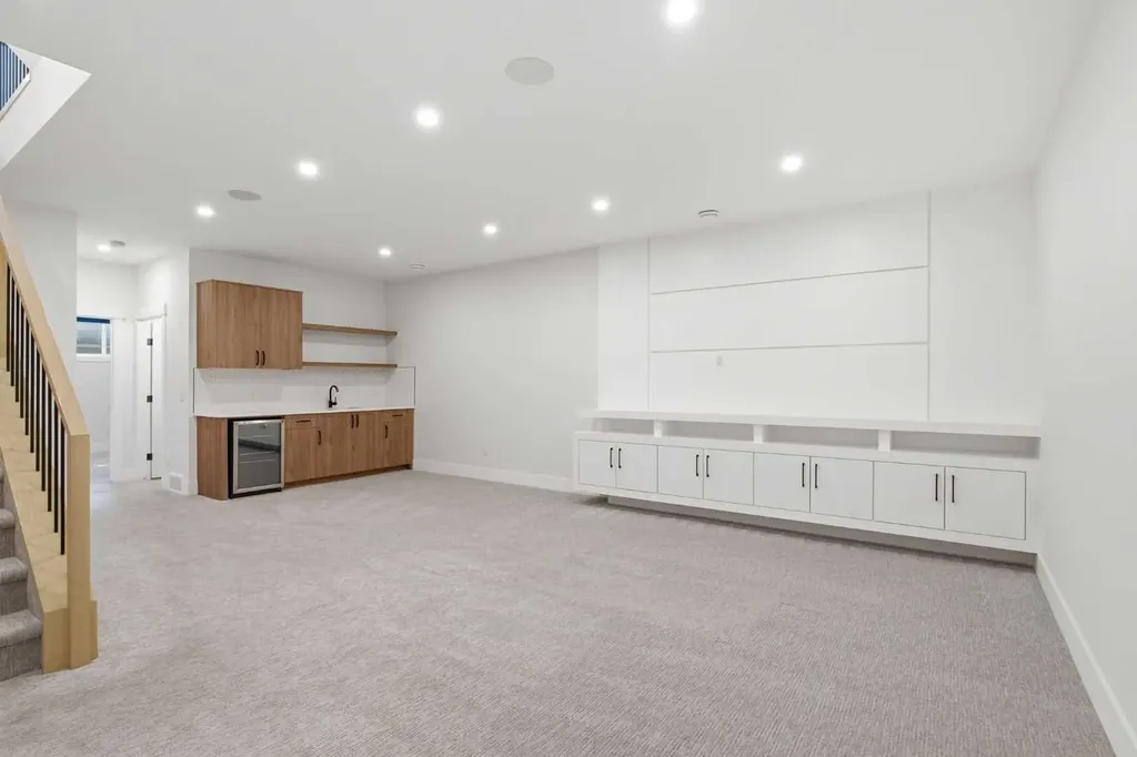 3325 42 Street SW Calgary AB T3E 3M5