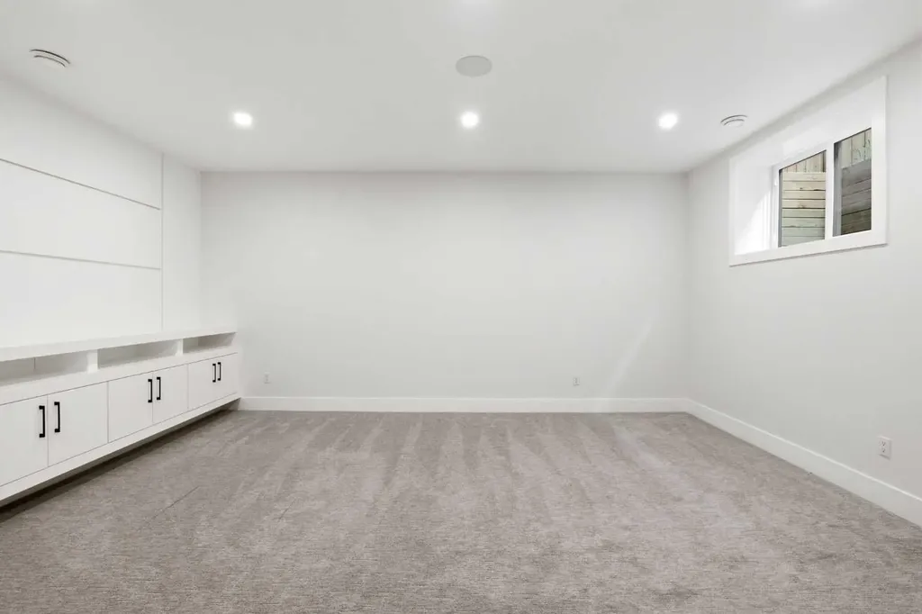 3325 42 Street SW Calgary AB T3E 3M5