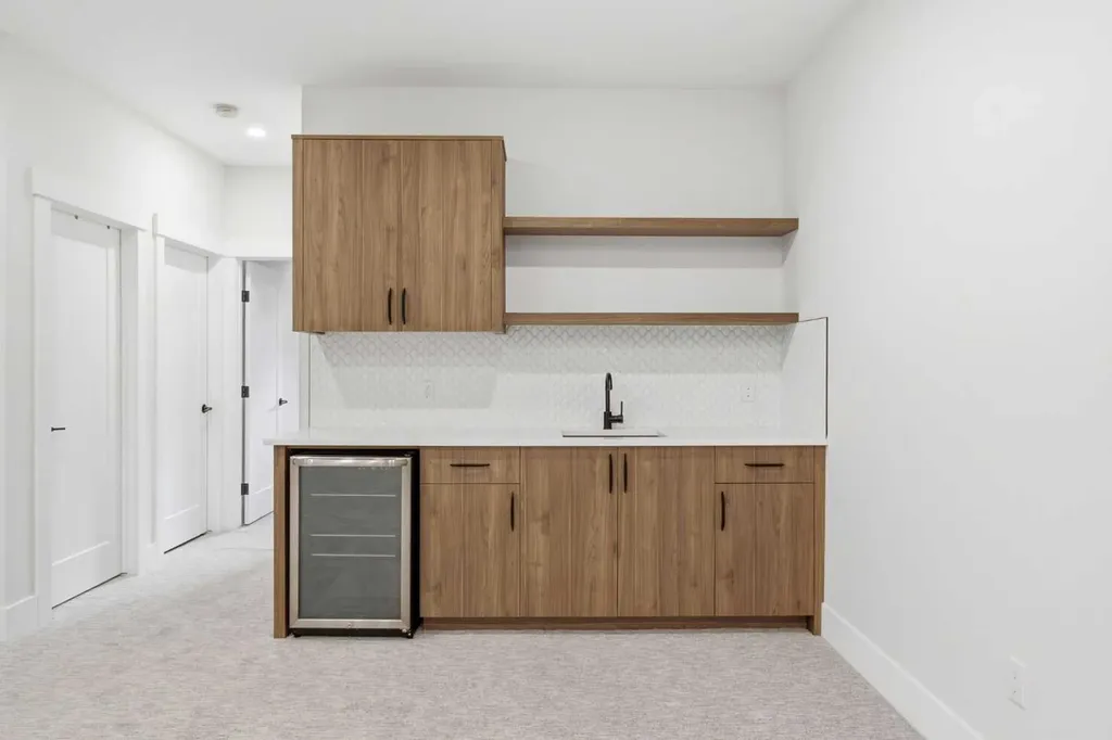 3325 42 Street SW Calgary AB T3E 3M5