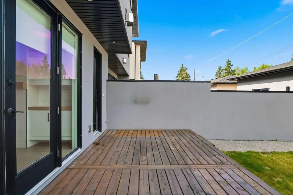 3325 42 Street SW Calgary AB T3E 3M5