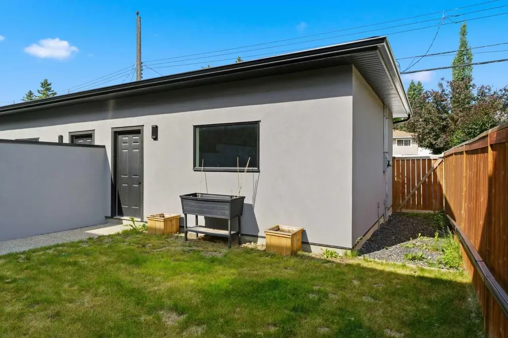 3325 42 Street SW Calgary AB T3E 3M5