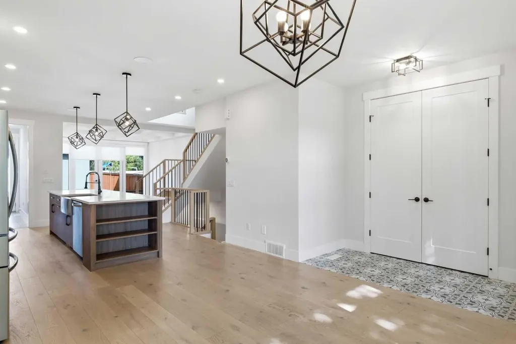 3325 42 Street SW Calgary AB T3E 3M5
