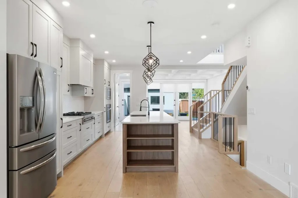 3325 42 Street SW Calgary AB T3E 3M5