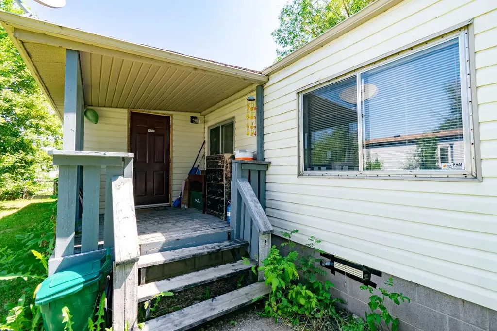 4 48a Street Close Alix AB T0C 0B0