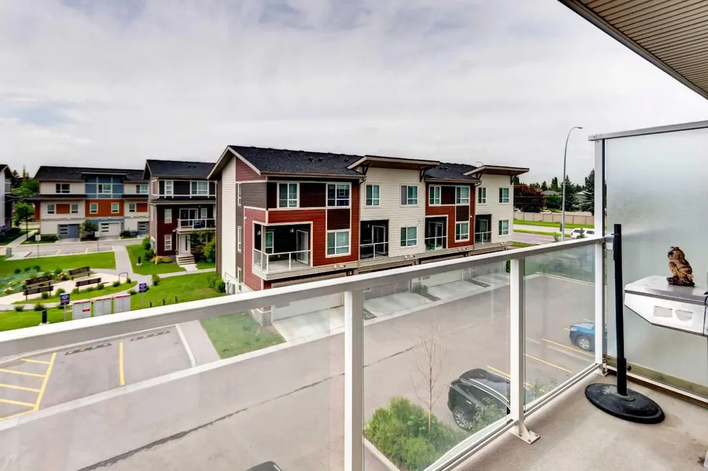 370 Harvest Hills Common NE Calgary AB T3K 2M8