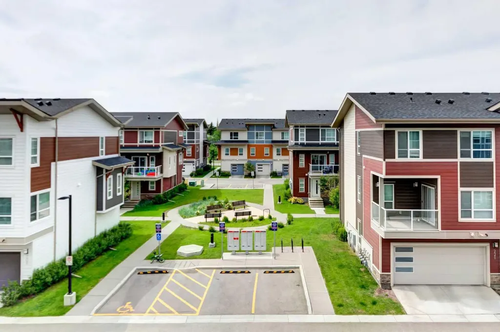 370 Harvest Hills Common NE Calgary AB T3K 2M8