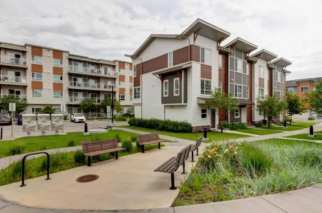 370 Harvest Hills Common NE Calgary AB T3K 2M8