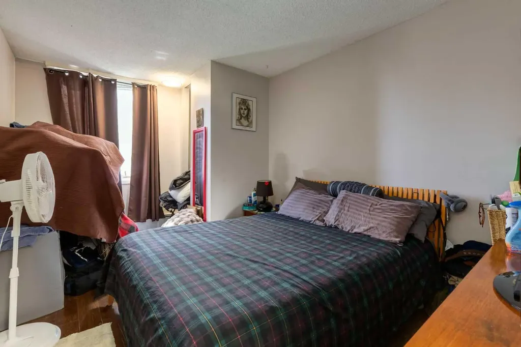 4944 Dalton Drive NW Calgary AB T3A 2E6