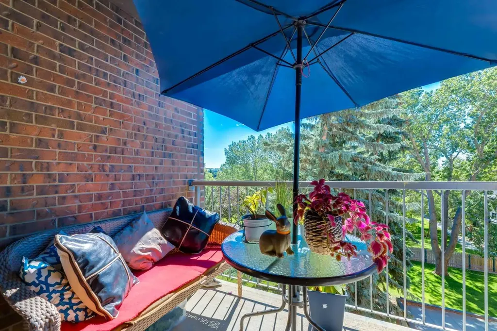 4944 Dalton Drive NW Calgary AB T3A 2E6