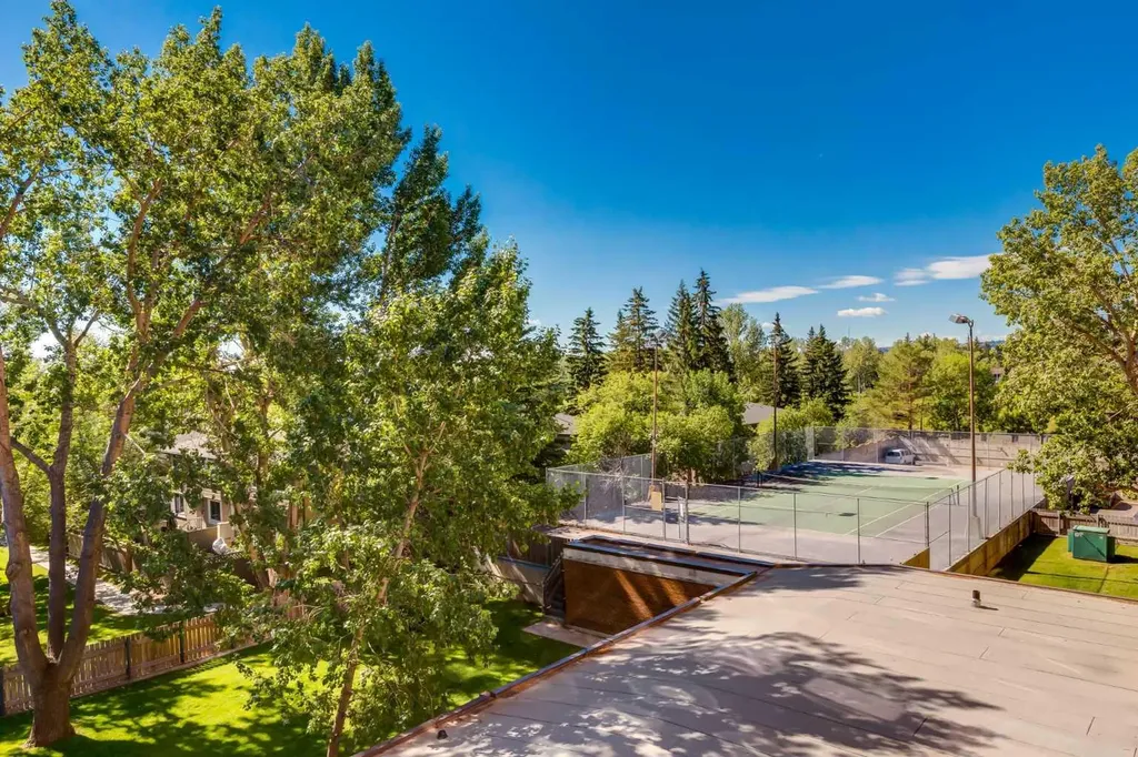 4944 Dalton Drive NW Calgary AB T3A 2E6