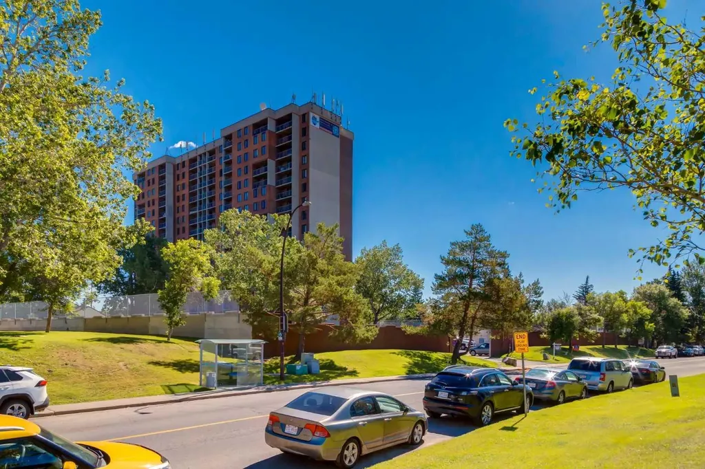 4944 Dalton Drive NW Calgary AB T3A 2E6
