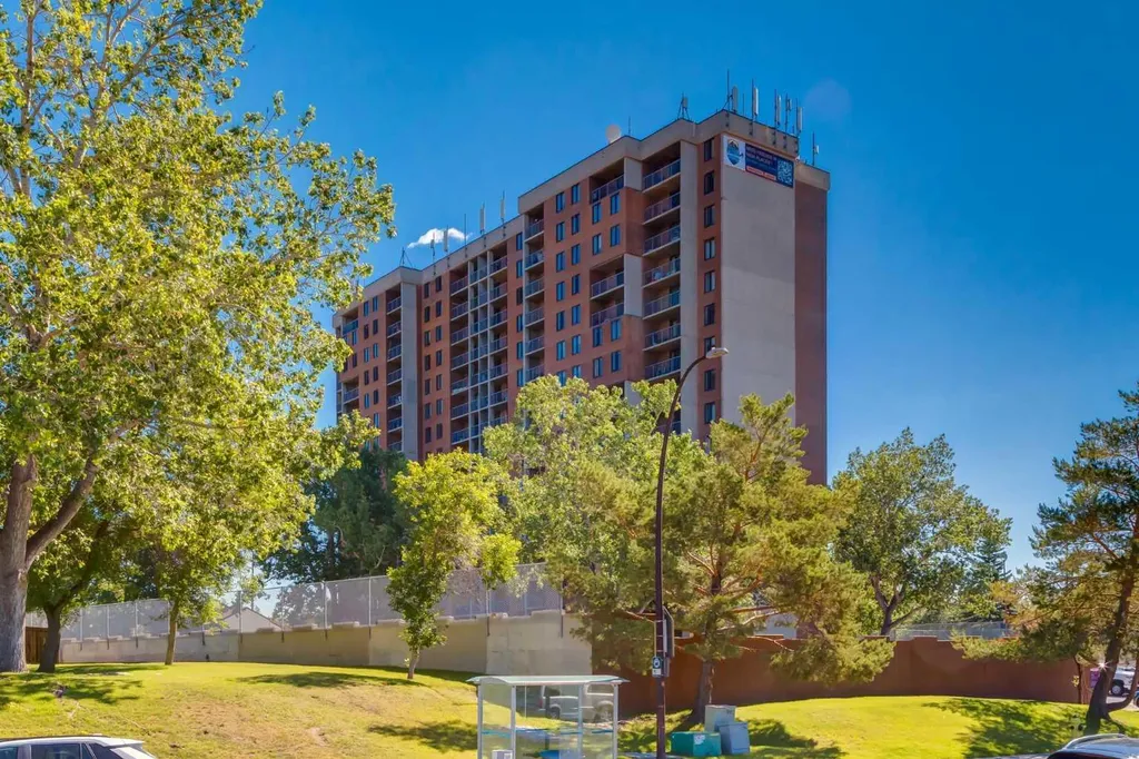 4944 Dalton Drive NW Calgary AB T3A 2E6