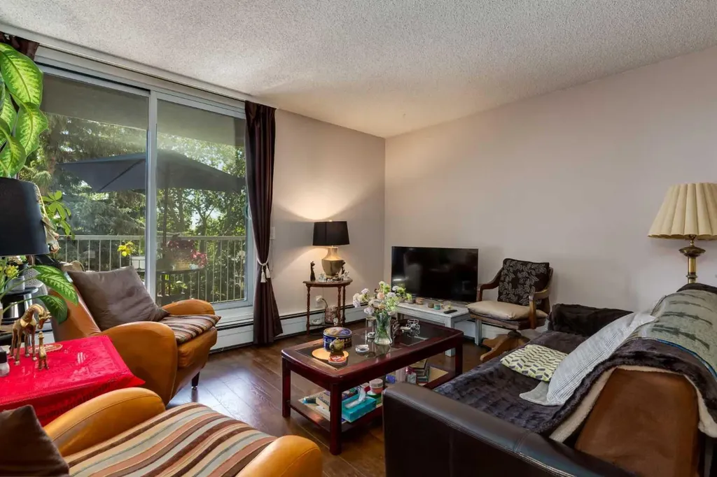 4944 Dalton Drive NW Calgary AB T3A 2E6