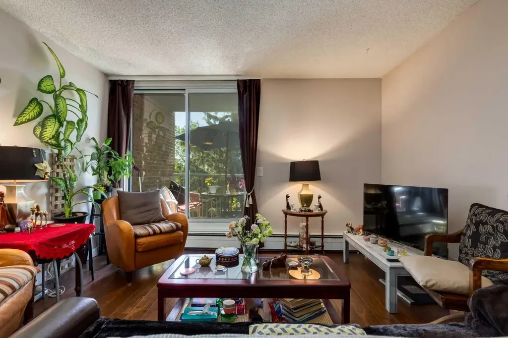 4944 Dalton Drive NW Calgary AB T3A 2E6