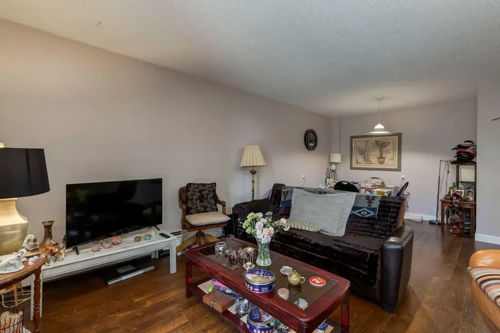 4944 Dalton Drive NW Calgary AB T3A 2E6
