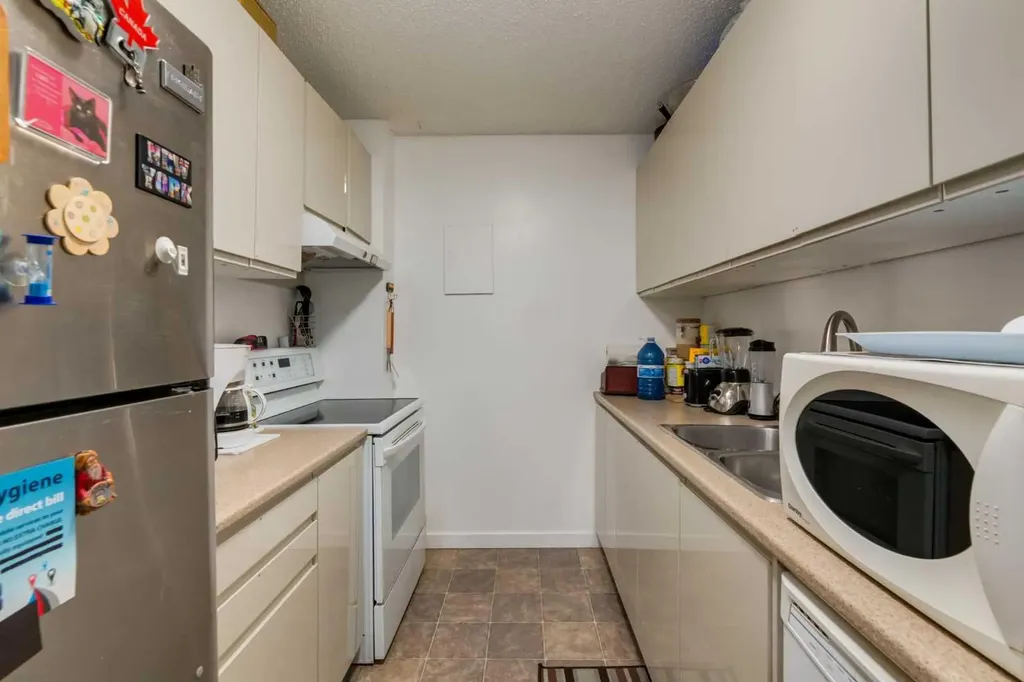 4944 Dalton Drive NW Calgary AB T3A 2E6