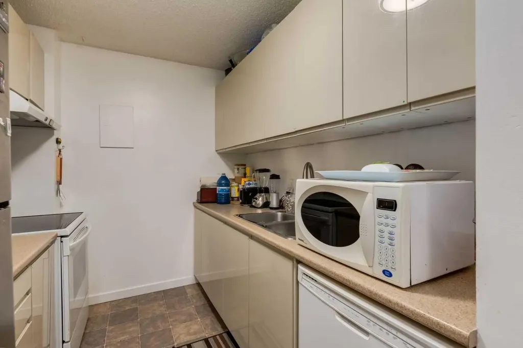 4944 Dalton Drive NW Calgary AB T3A 2E6
