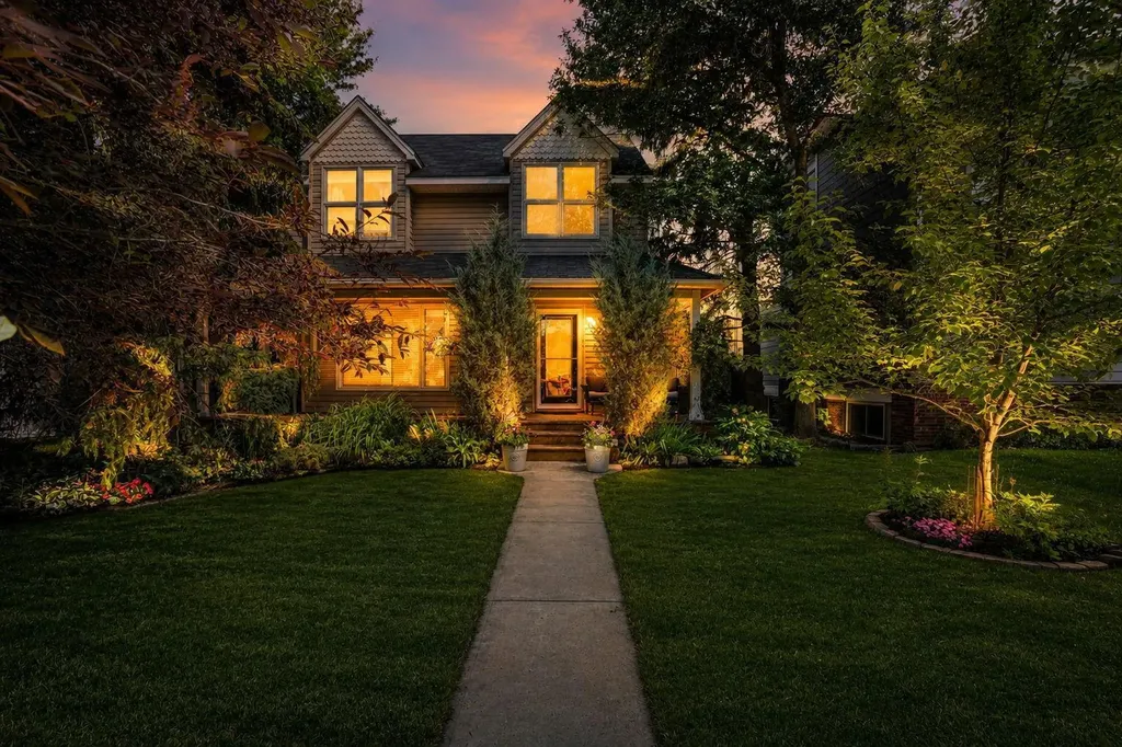 1141 Regent Crescent NE Calgary AB T2E5J6