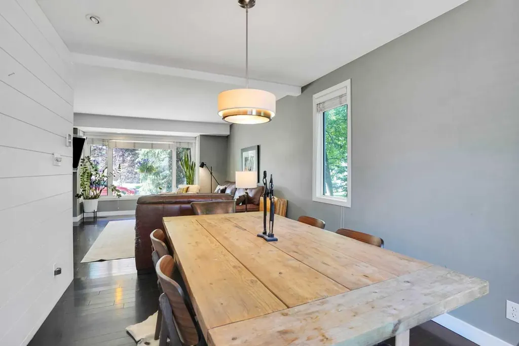 1141 Regent Crescent NE Calgary AB T2E5J6