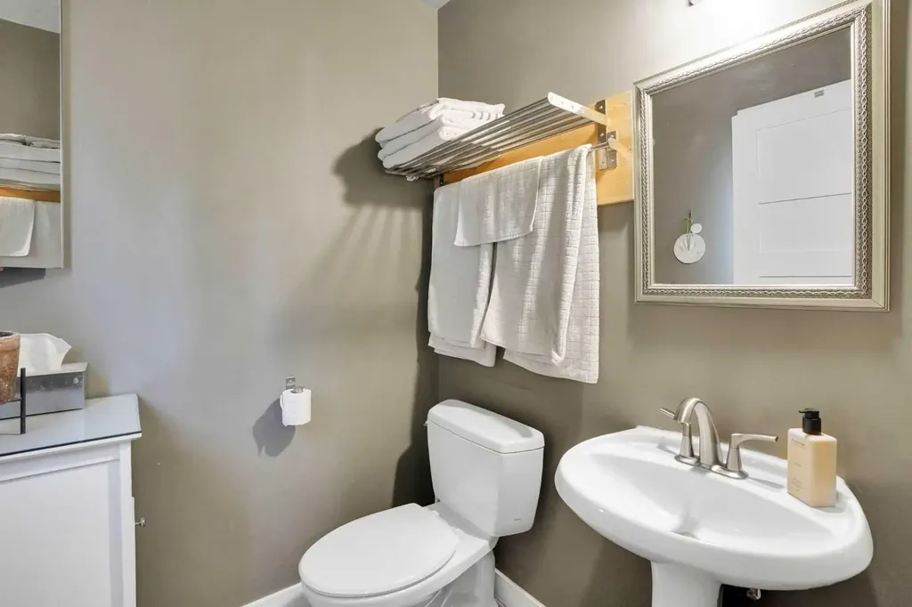 1141 Regent Crescent NE Calgary AB T2E5J6