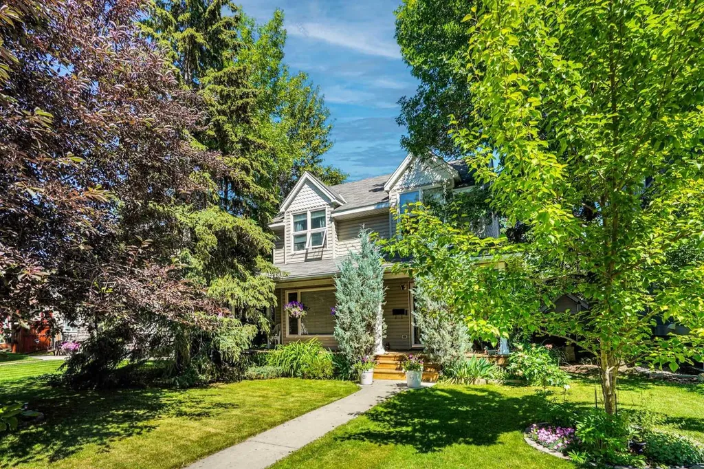 1141 Regent Crescent NE Calgary AB T2E5J6