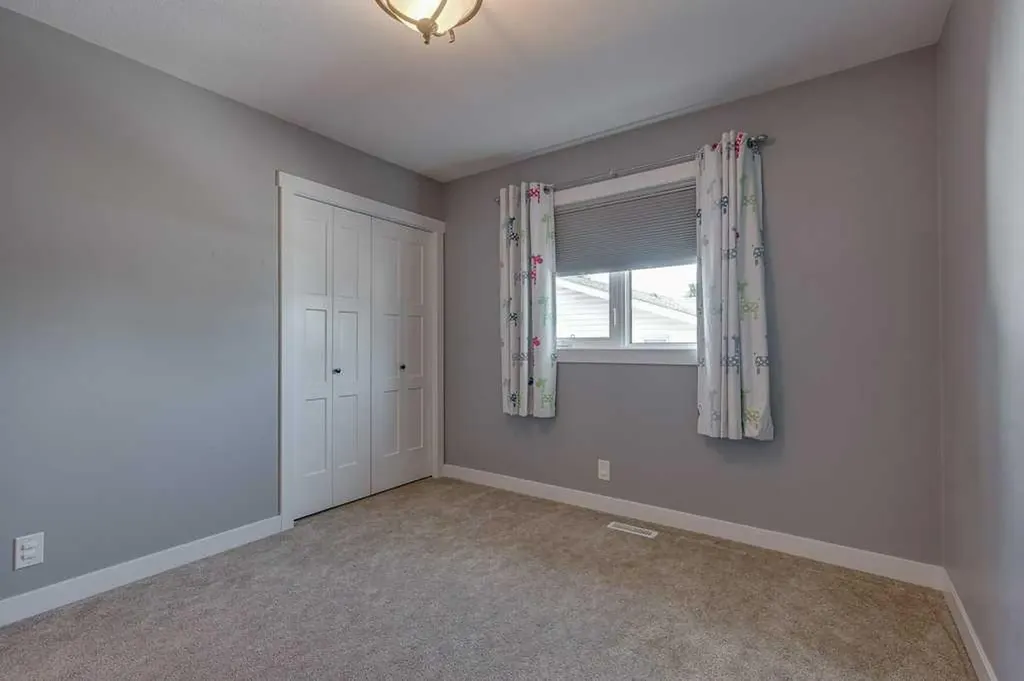 129 Duncan Crescent Red Deer AB T4R 1W3