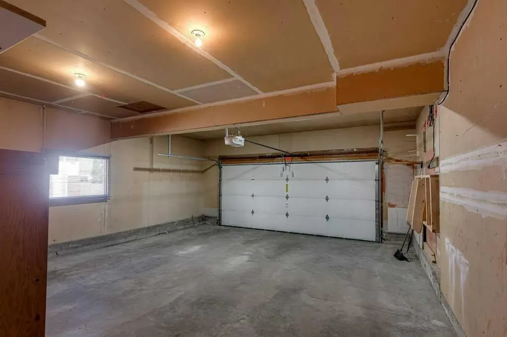 129 Duncan Crescent Red Deer AB T4R 1W3