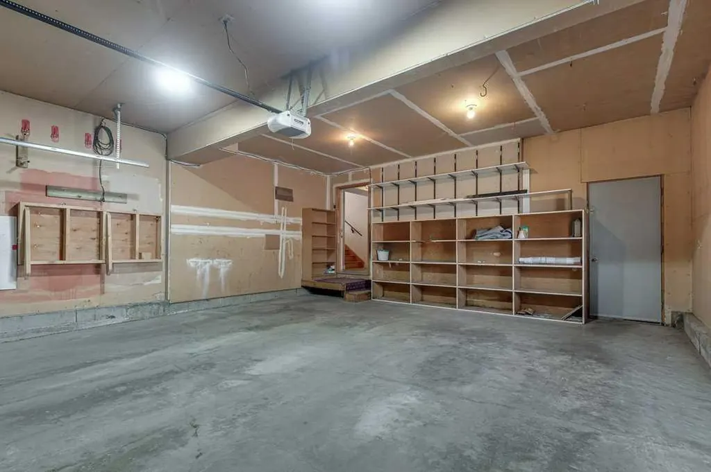 129 Duncan Crescent Red Deer AB T4R 1W3