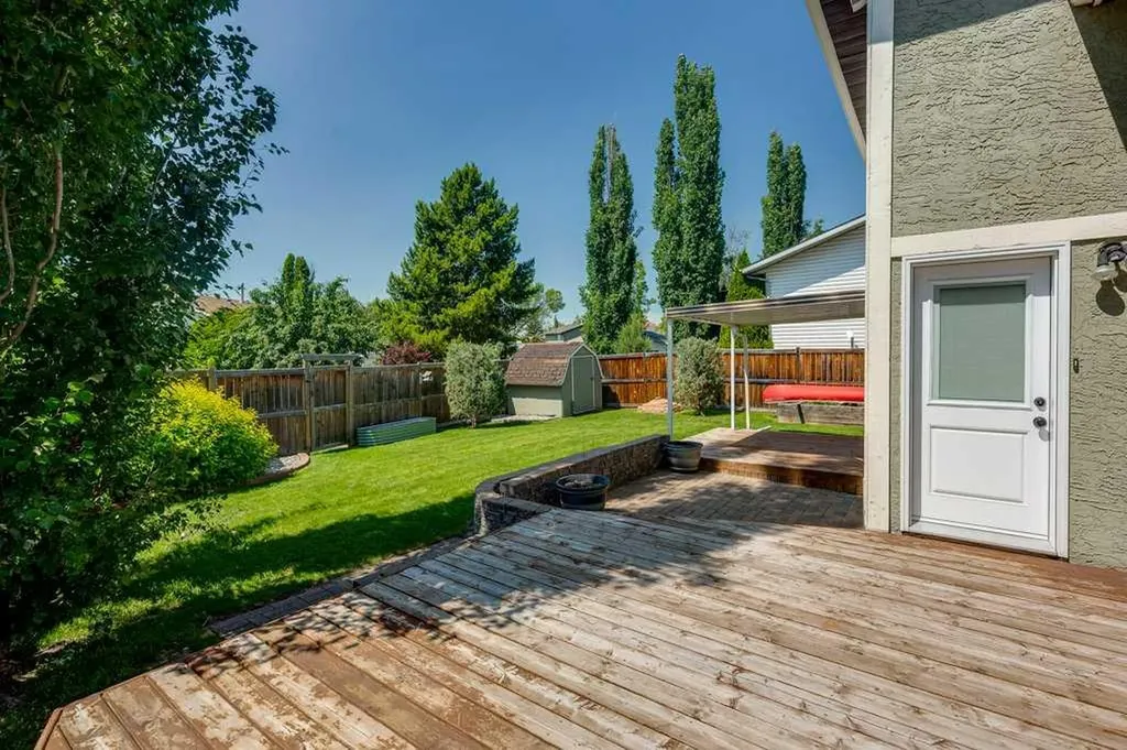 129 Duncan Crescent Red Deer AB T4R 1W3