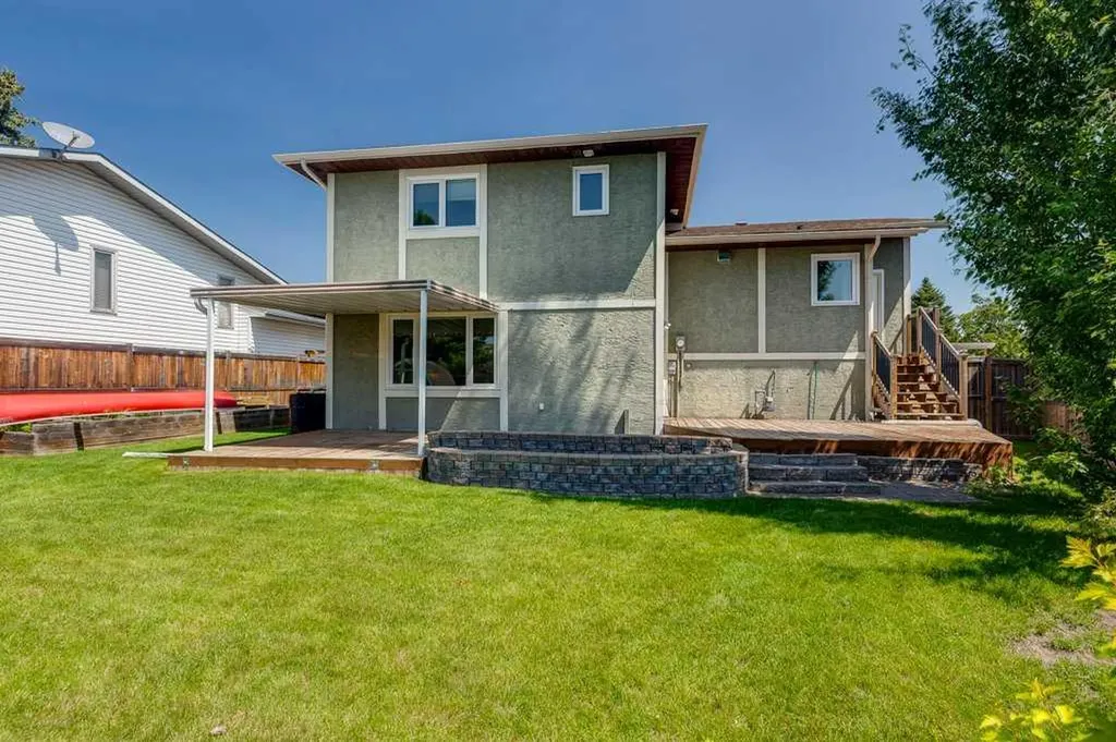 129 Duncan Crescent Red Deer AB T4R 1W3