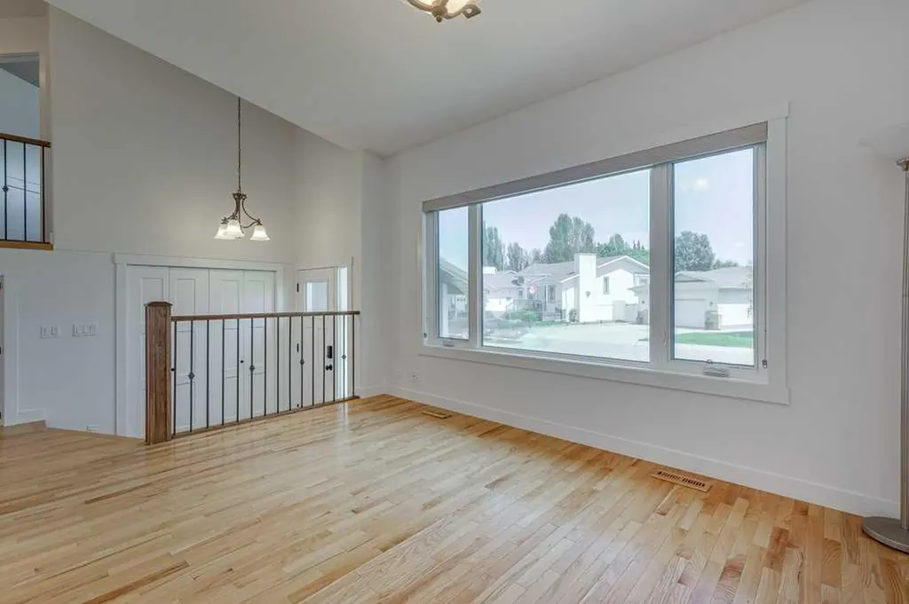 129 Duncan Crescent Red Deer AB T4R 1W3