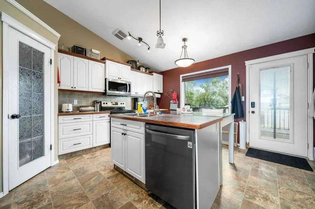 190 Ranchlands Boulevard NE Medicine Hat AB T1C0E3