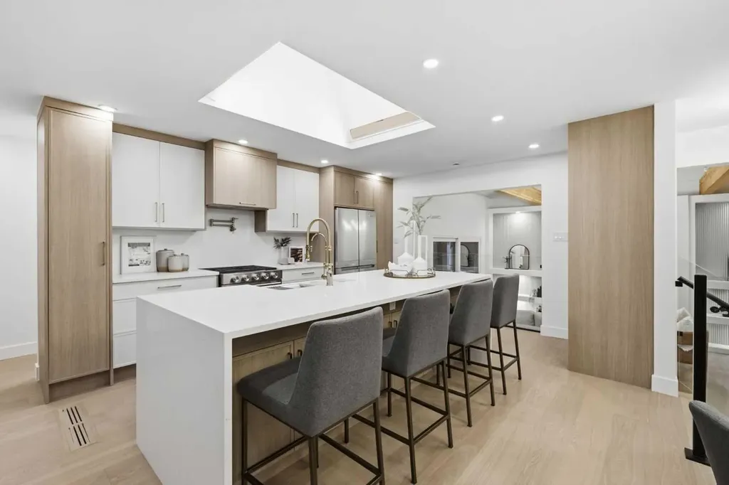 928 120 Avenue SE Calgary AB T2J 2K7