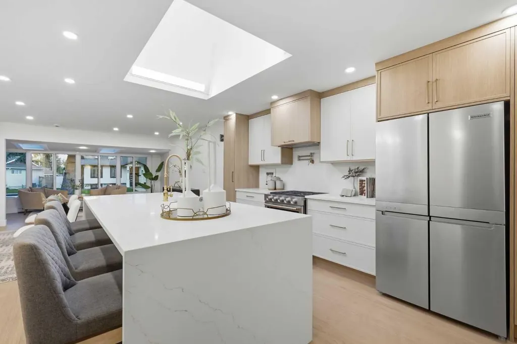928 120 Avenue SE Calgary AB T2J 2K7