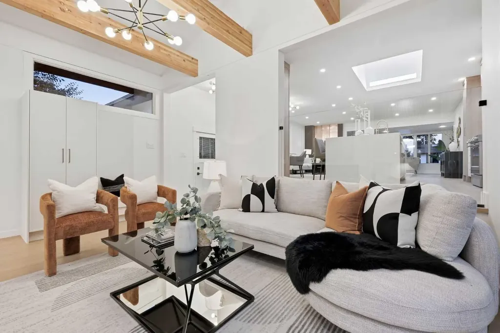 928 120 Avenue SE Calgary AB T2J 2K7