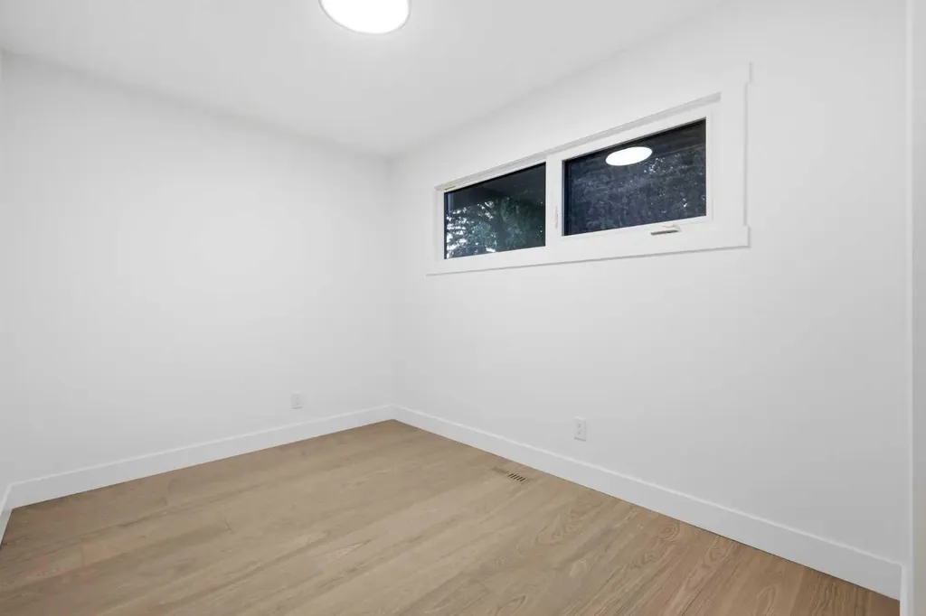 928 120 Avenue SE Calgary AB T2J 2K7