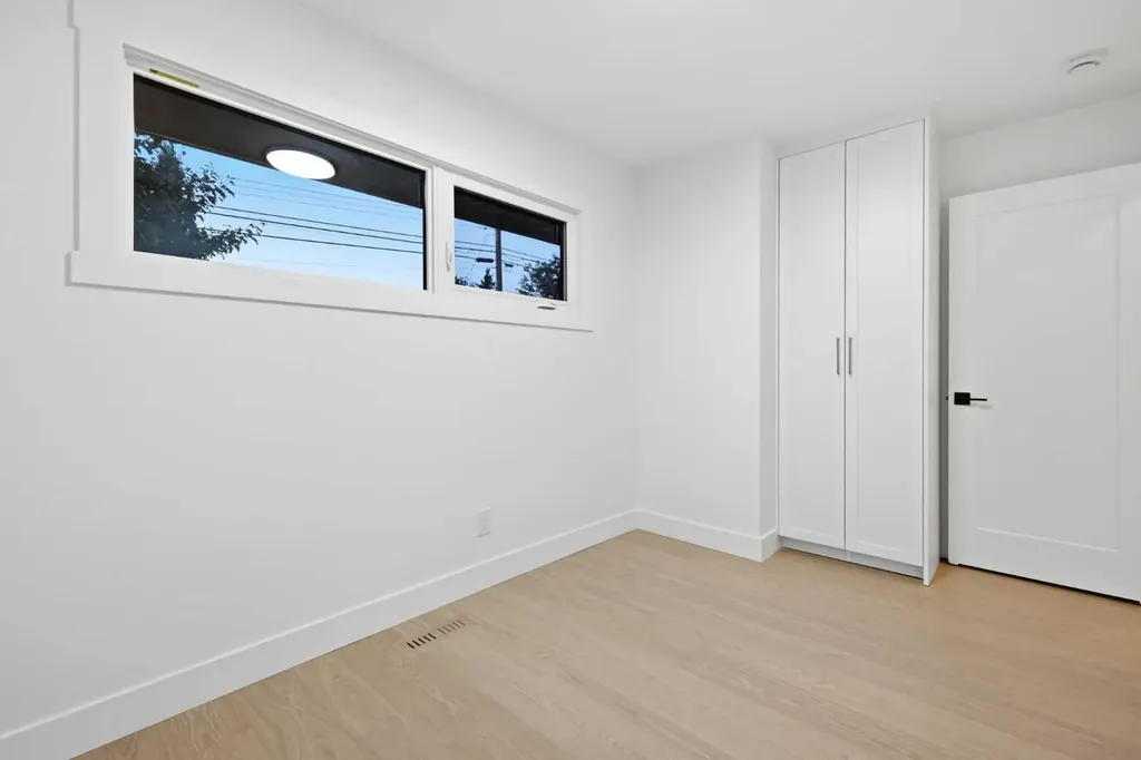 928 120 Avenue SE Calgary AB T2J 2K7