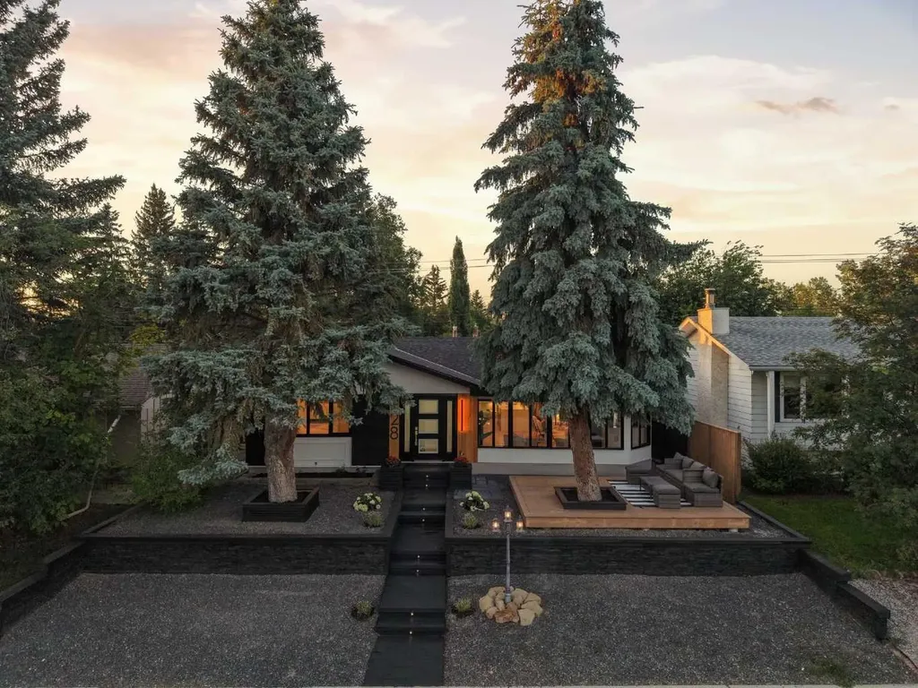 928 120 Avenue SE Calgary AB T2J 2K7